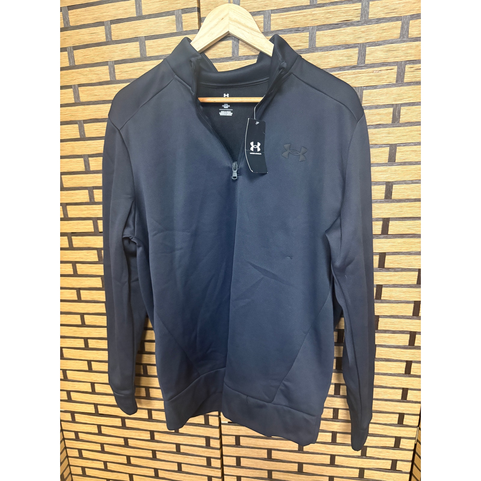 Under Armour Black 1/2 Zip Pullover Size Medium